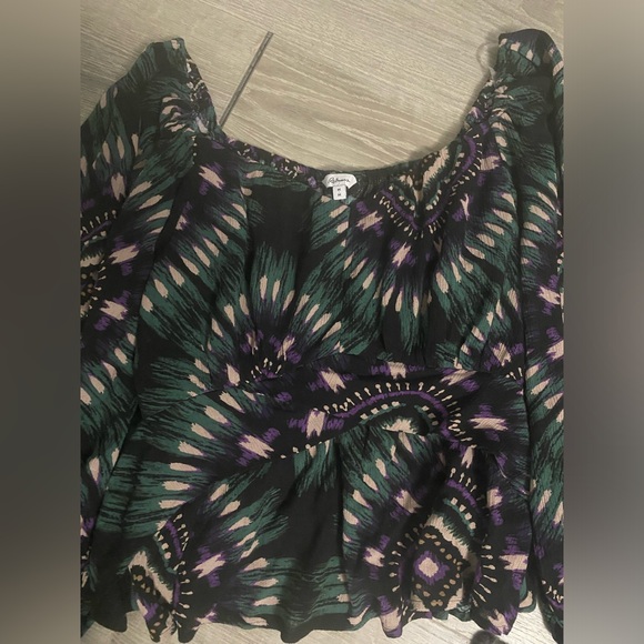 Beautiful top - Picture 1 of 4